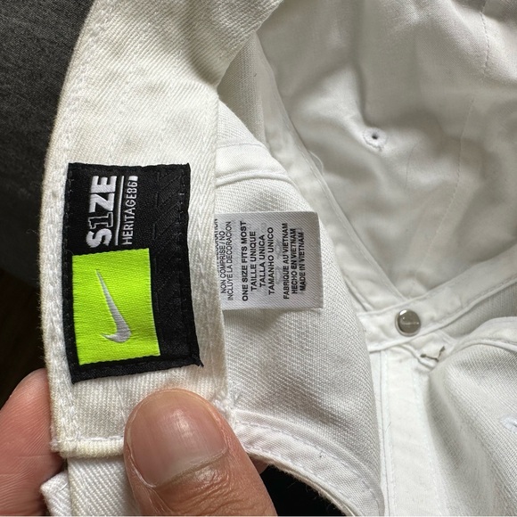 White Nike Baseball Cap - Picture 3 of 4